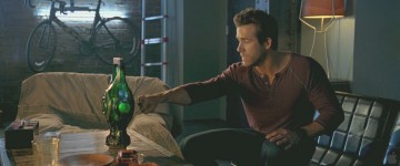 Hal Jordan tries to activate the power ring with its Green Lantern